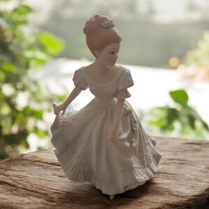 HOMCO Lady CAROLINE Figurine Porcelain Masterpiece Signed 1993